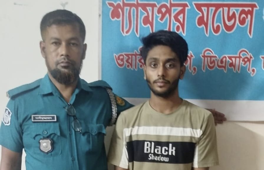 শ্যামপুরে বাসে অগ্নিসংযোগের চেষ্টাকালে নিষিদ্ধ ঘোষিত ছাত্রলীগের কর্মী গ্রেফতার