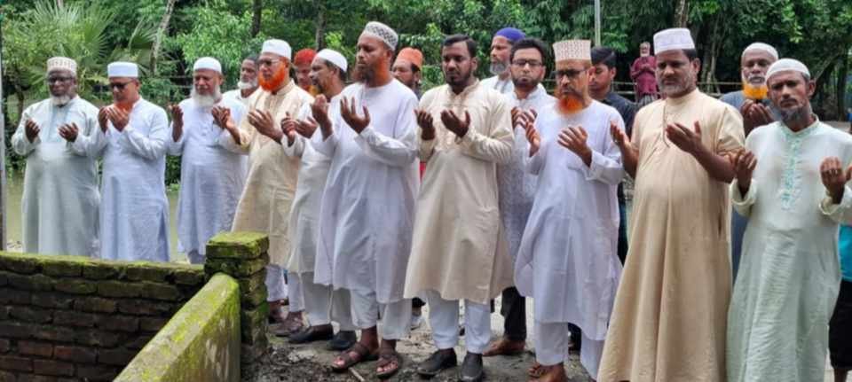 শহীদ মাহফুজুর রহমানের কবর জিয়ারত করে পরিবারের খোঁজখবর নিলেন জামায়াত নেতৃবৃন্দ