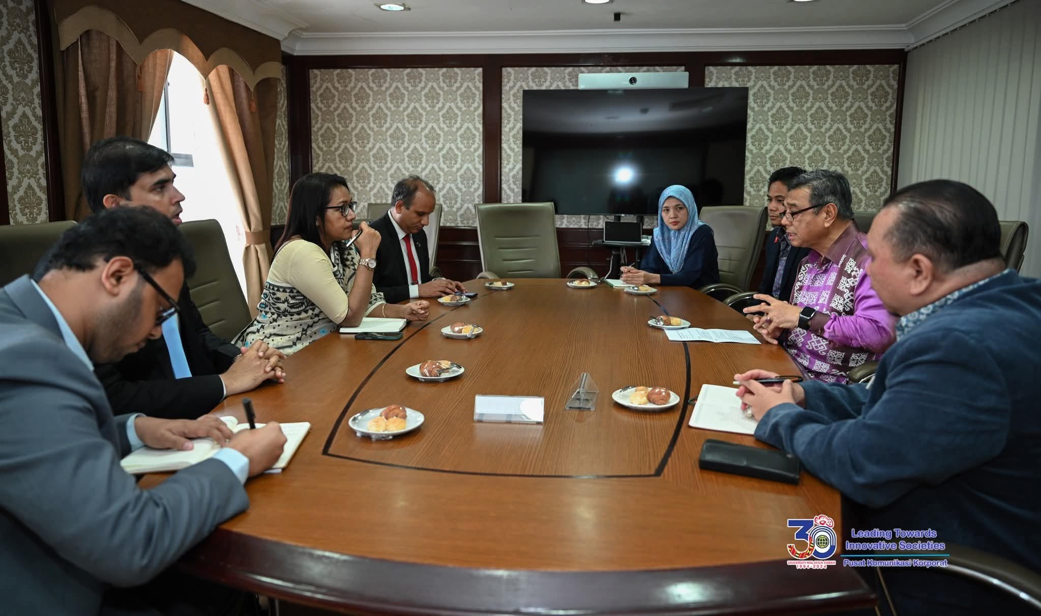 মালয়েশিয়া ও বাংলাদেশের সম্পর্ক দিন দিন বেড়েই চলেছে। মালয়শিয়ার দাতুক ডক্টর কাসিম এইচজে মনসোর এর সাথে বৈঠক।