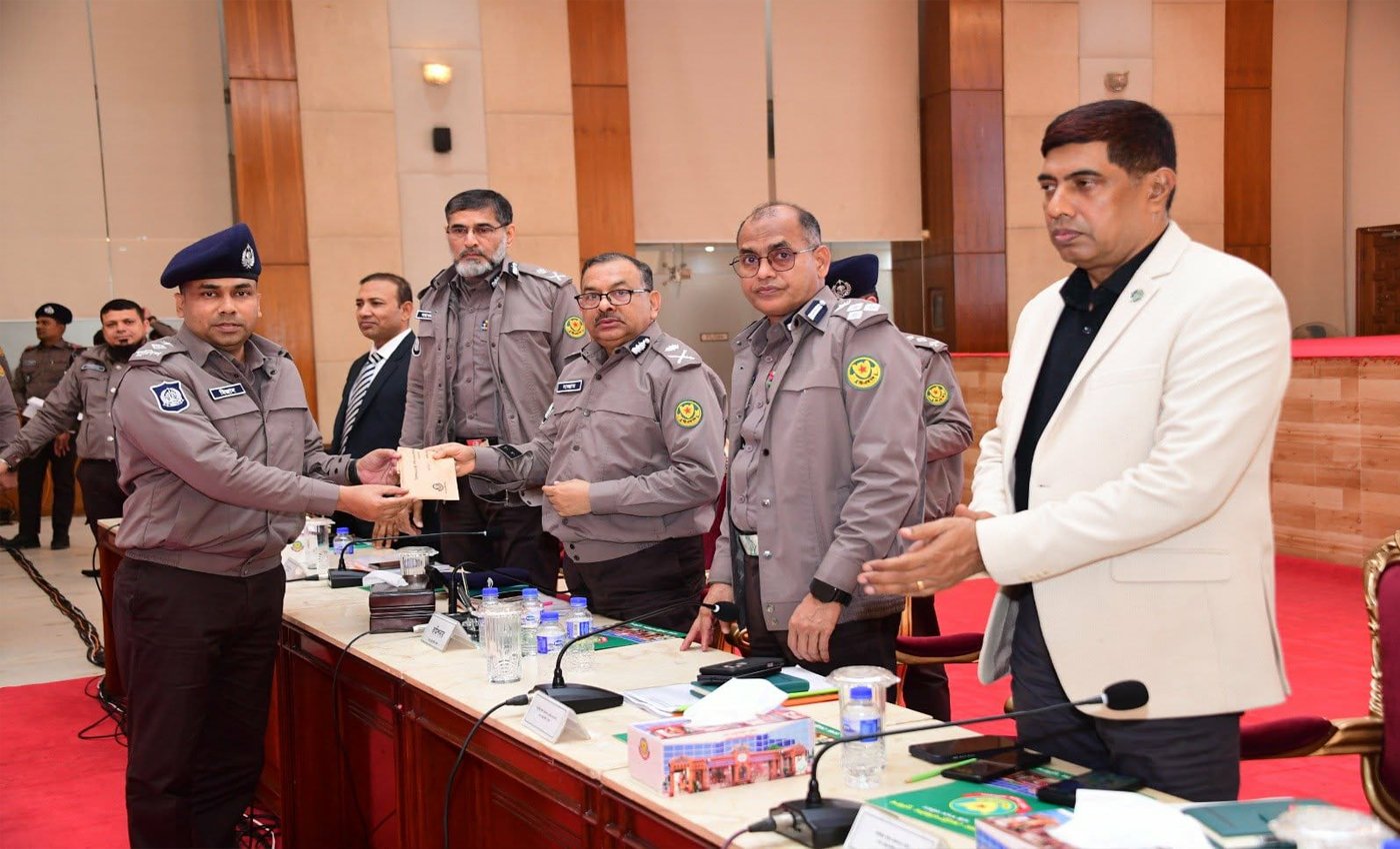 ডিএমপির ডিসেম্বর-২০২৫ মাসের মাসিক অপরাধ সভায় শ্রেষ্ঠ হলেন যারা