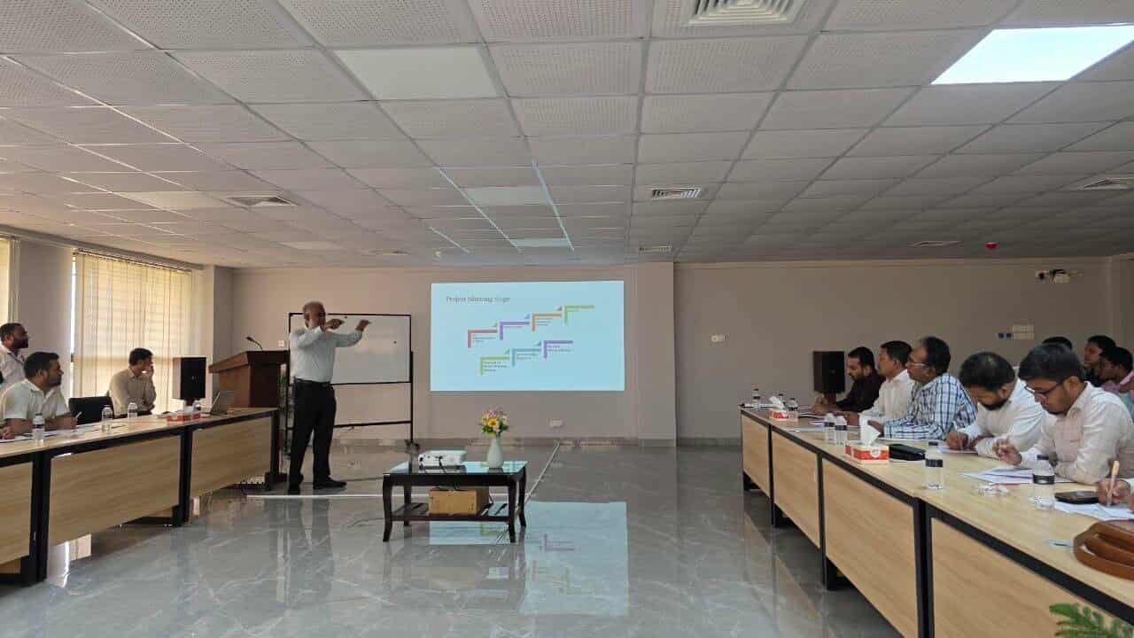 কর্ণফুলী টানেল সাইট অফিসে "উন্নয়ন প্রকল্পের পরিকল্পনা ও ব্যবস্থাপনা" সংক্রান্ত প্রশিক্ষণ অনুষ্ঠিত