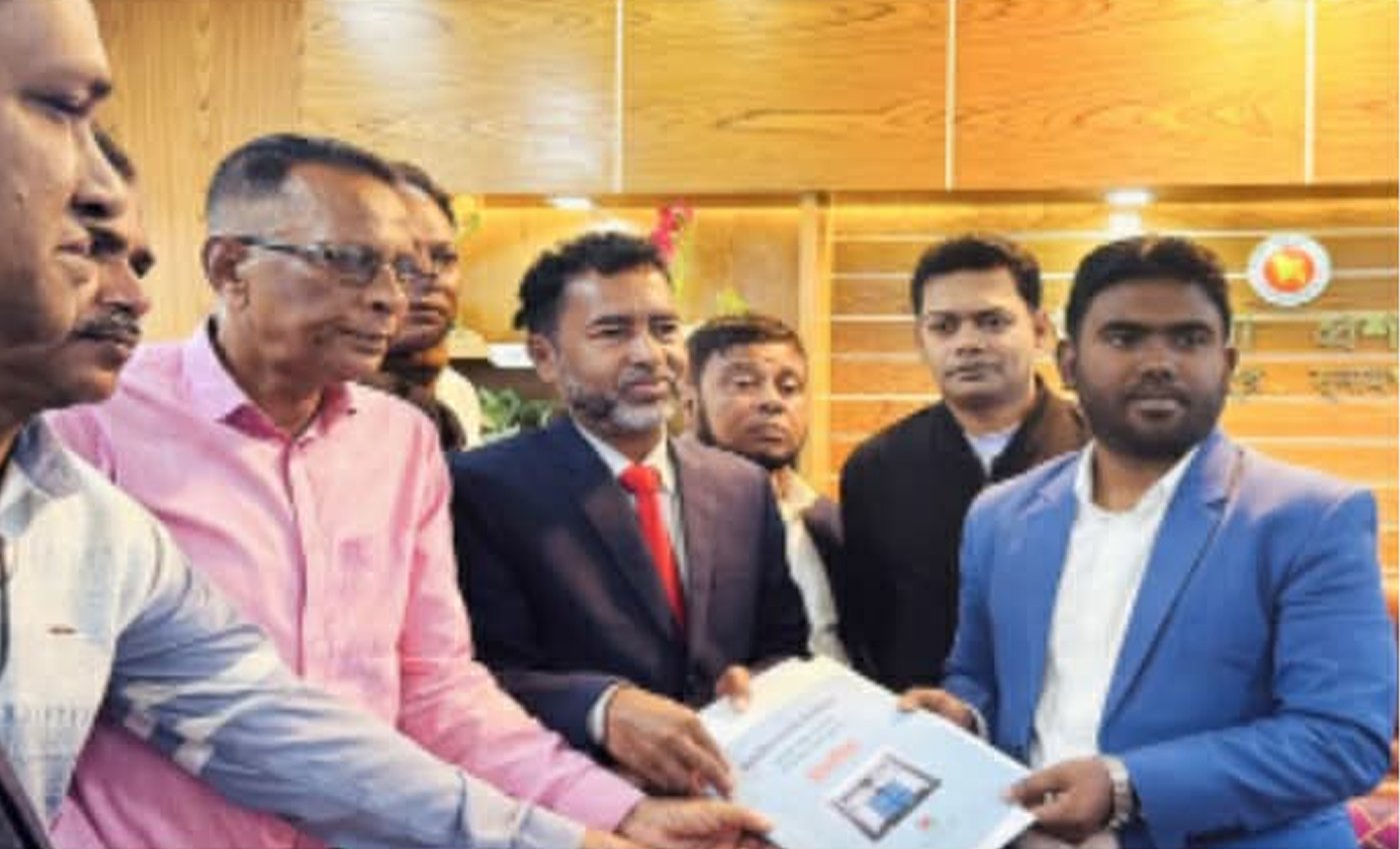 বিএনপি'র নেতাকর্মীদের সাথে নিয়ে মনোনয়ন ফরম সংগ্রহ করলেন, আনিসুল হক।