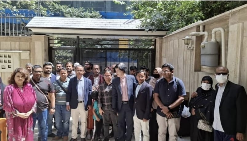 ২৮ জন সড়ক পথে ইরান থেকে পাকিস্তানের উদ্দেশ্যে রওনা করে পাকিস্তান সীমান্তে পৌঁছেছেন