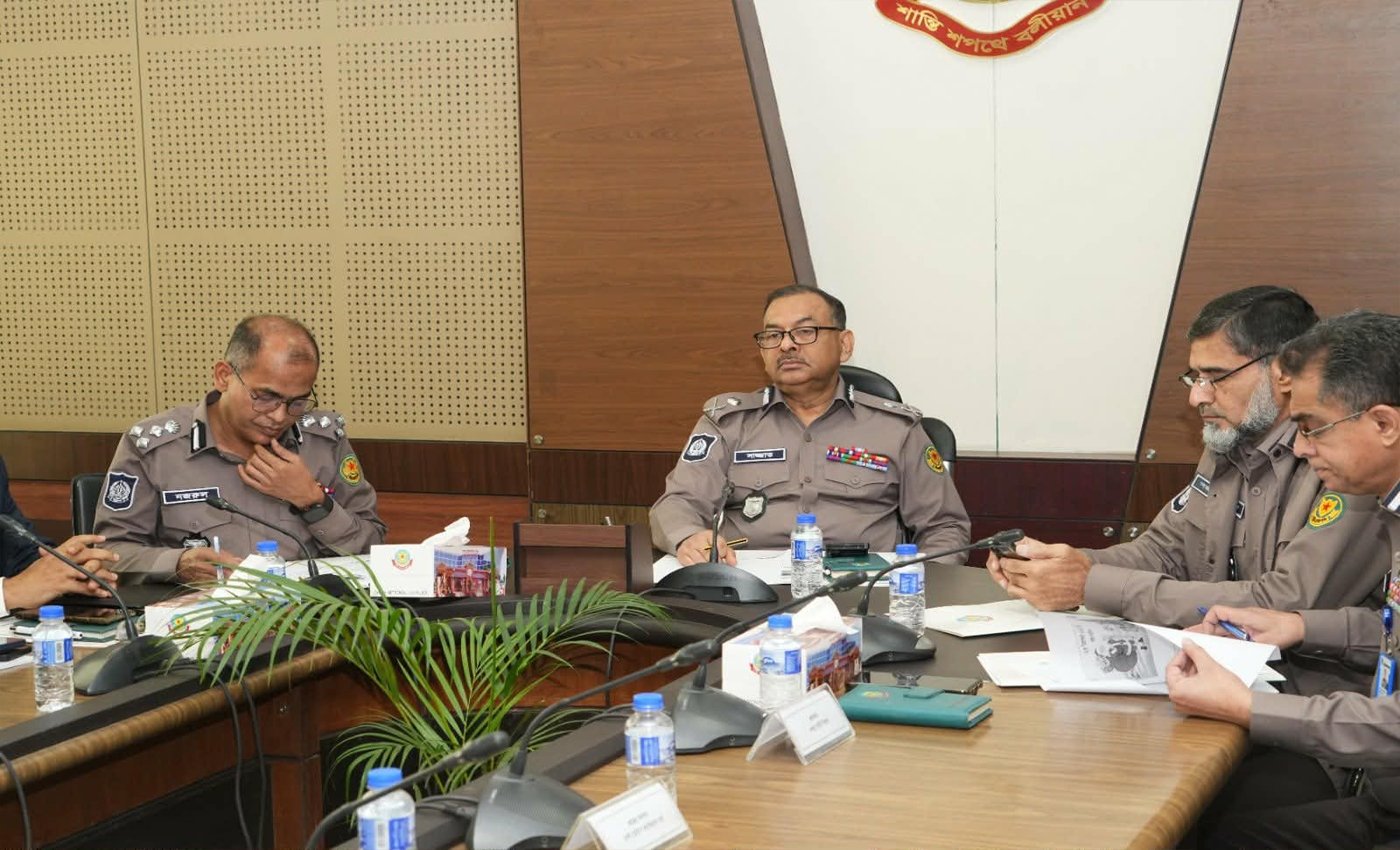 স্বাভাবিক পরিস্থিতি বজায় রেখেই জননিরাপত্তা নিশ্চিত করতে হবে: ডিএমপি কমিশনার