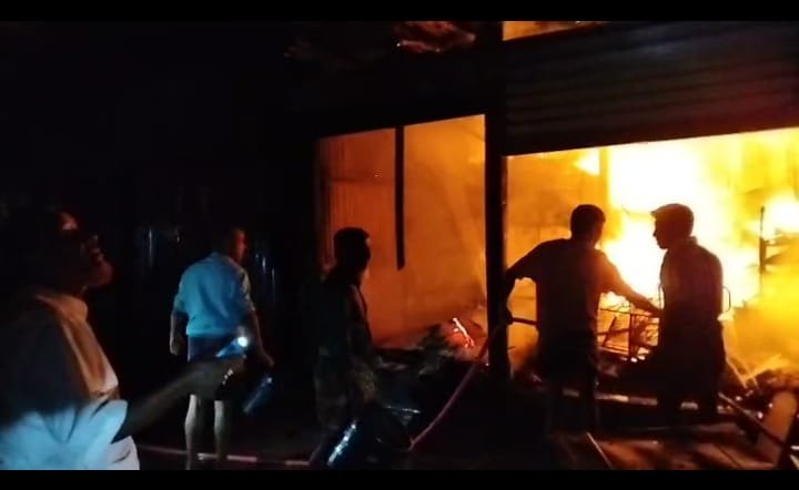 মধ্যনগরে মহিষখলা অগ্নিকান্ডে প্রায়কোটি টাকার ক্ষতি
