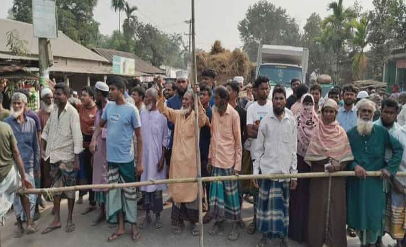 সার না পেয়ে বকশীগঞ্জে কৃষকরা সড়ক অবরোধ: ২ ঘণ্টা যানজট সৃষ্টি