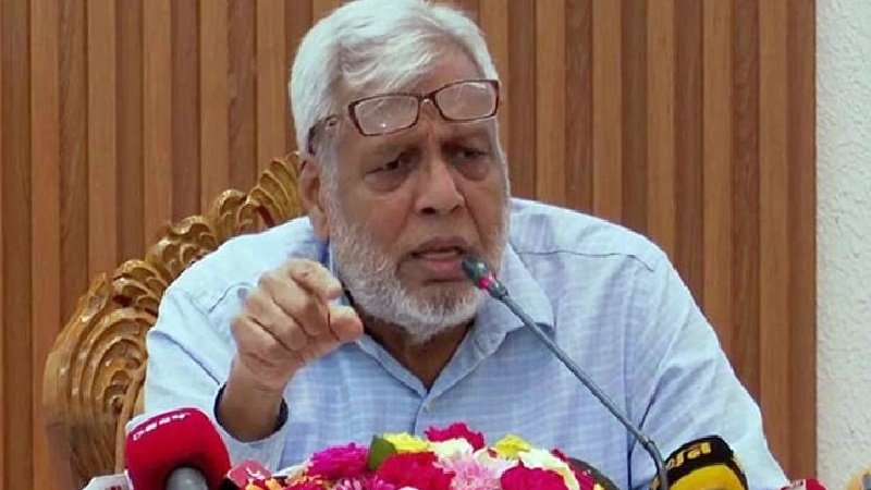 বৃহস্পতিবার খিলক্ষেত এলাকায় রেলের জমি থেকে অস্থায়ী মণ্ডপটি সরিয়ে ফেলা হয় ----------উপদেষ্টা মুহাম্মদ ফাওজুল কবির খান