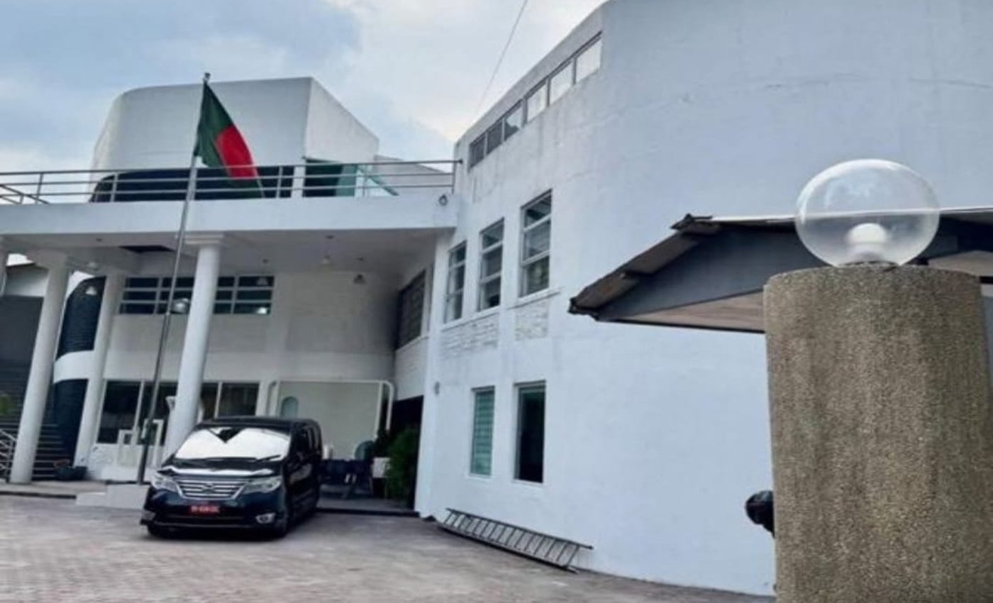 মালয়েশিয়া অবস্থিত বাংলাদেশ হাই কমিশন প্রবাসীদের সুবিধার্থে QR Code/কনস্যুলার ফি পরিশোধ কাউন্টার সুবিধা চালু করেছে।