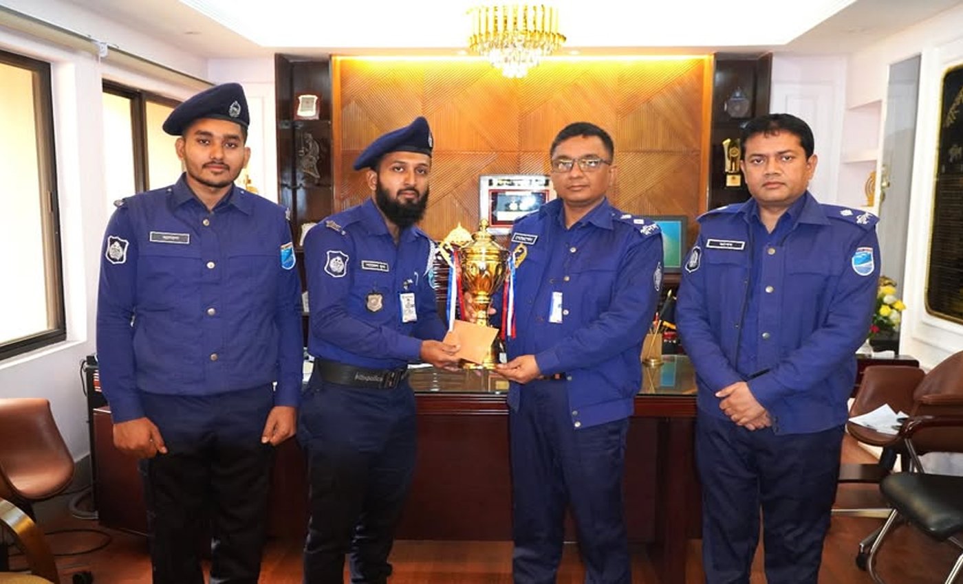 ঢাকা রেঞ্জ আন্তঃজেলা ব্যাডমিন্টনে রানার্সআপ রাজবাড়ী জেলা পুলিশ দল