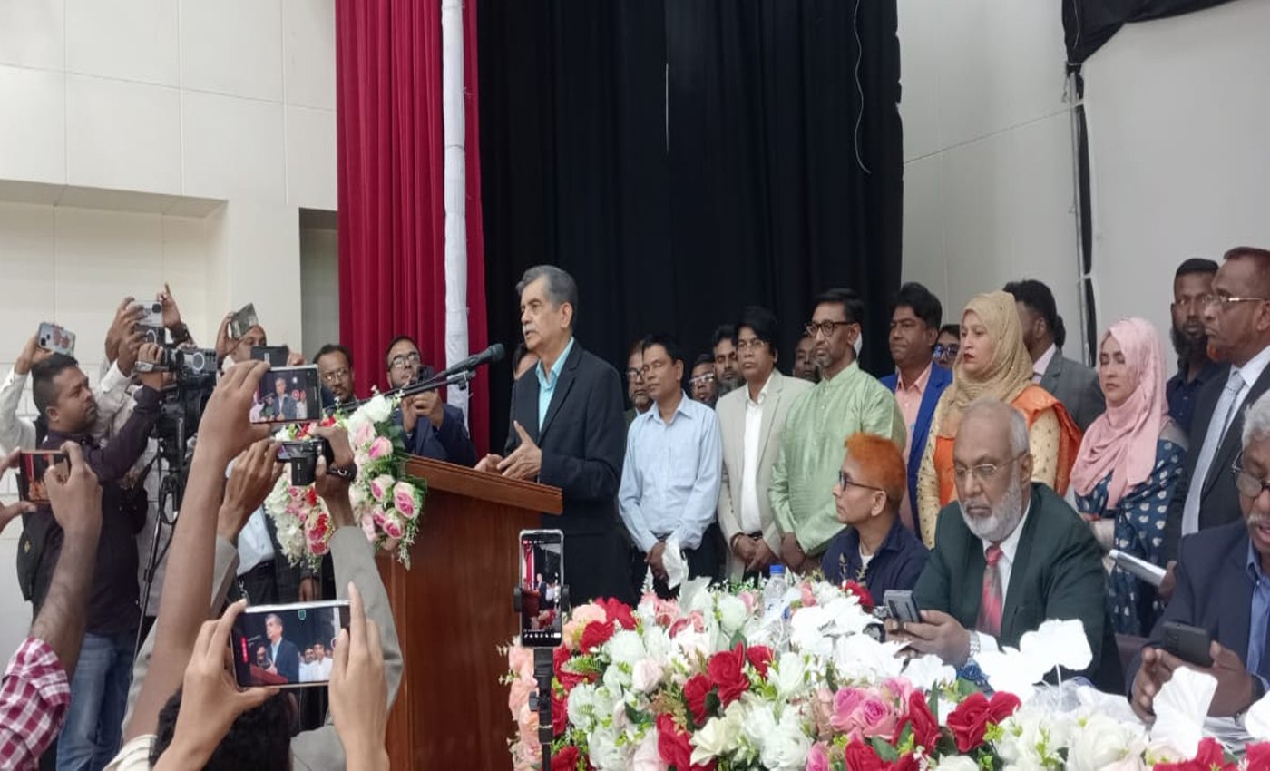 “শিক্ষকদের ন্যায্য অধিকার নিশ্চিত করা সরকারের অঙ্গীকার” – শিক্ষা উপদেষ্টা ড. সি. আর. আবরার